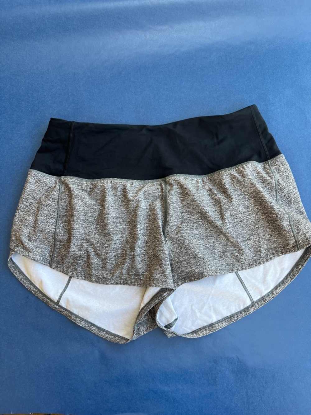 Lululemon High Rise Speed Up Shorts 2.5 inch Size 4 & Size 6 Black & White EUC - Picture 9 of 12